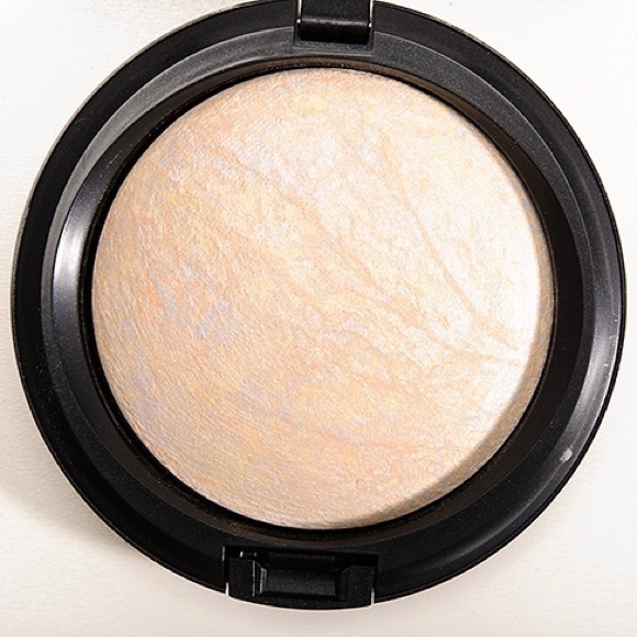 *SOLD* MAC Lightscapade Skinfinish Powder - Picture 4 of 9